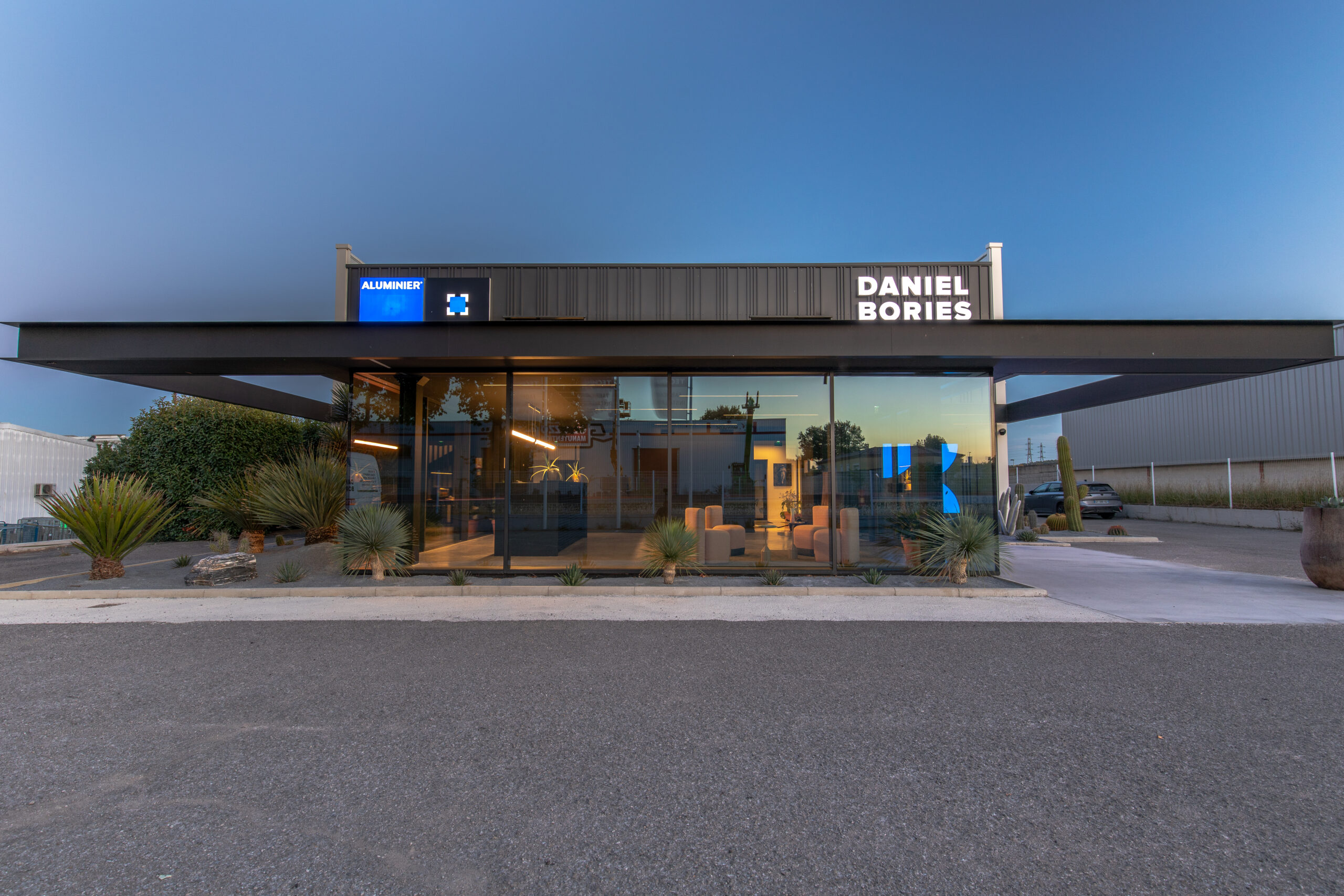 Bureaux modernes, installation éclairage, vidéosurveillance, alarme anti-intrusion, Hérault, Brochet Domotique, solutions domotiques, Gard, Vergèze